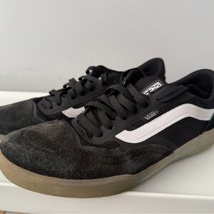 Vans AVE Black and White Men’s Size 9